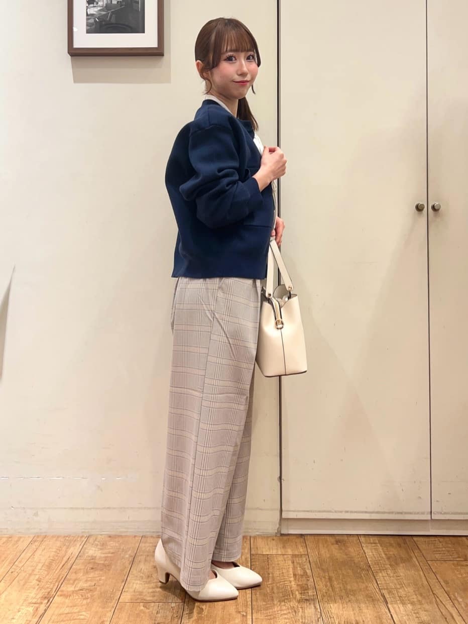 AIRIさんの「SHOO･LA･RUE｜【洗濯機可/S-LL】1枚でも羽織りでも 華やか上品カーデ」を使ったコーディネート