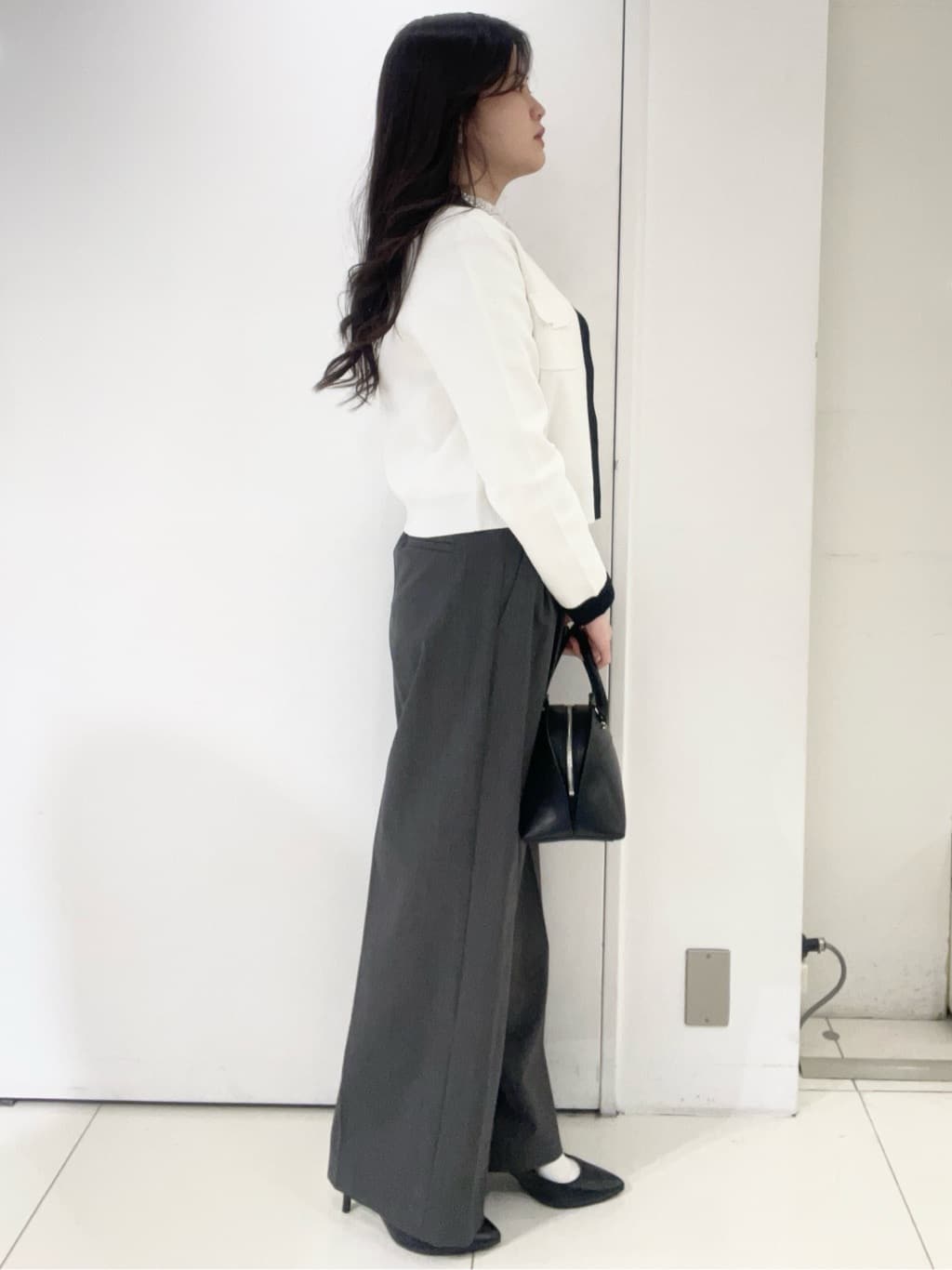 moeさんの「UNTITLED｜【洗える/ウエスト後ろゴム】ウール混　タックワイドパンツ」を使ったコーディネート