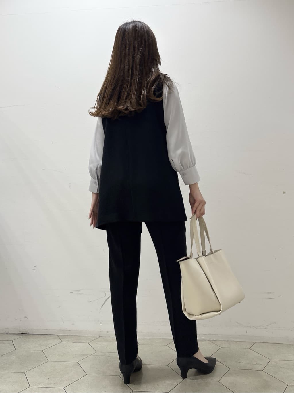 kahoさんの「INDIVI｜【洗える／多機能／SETUP可】着る日傘ジレジャケット」を使ったコーディネート