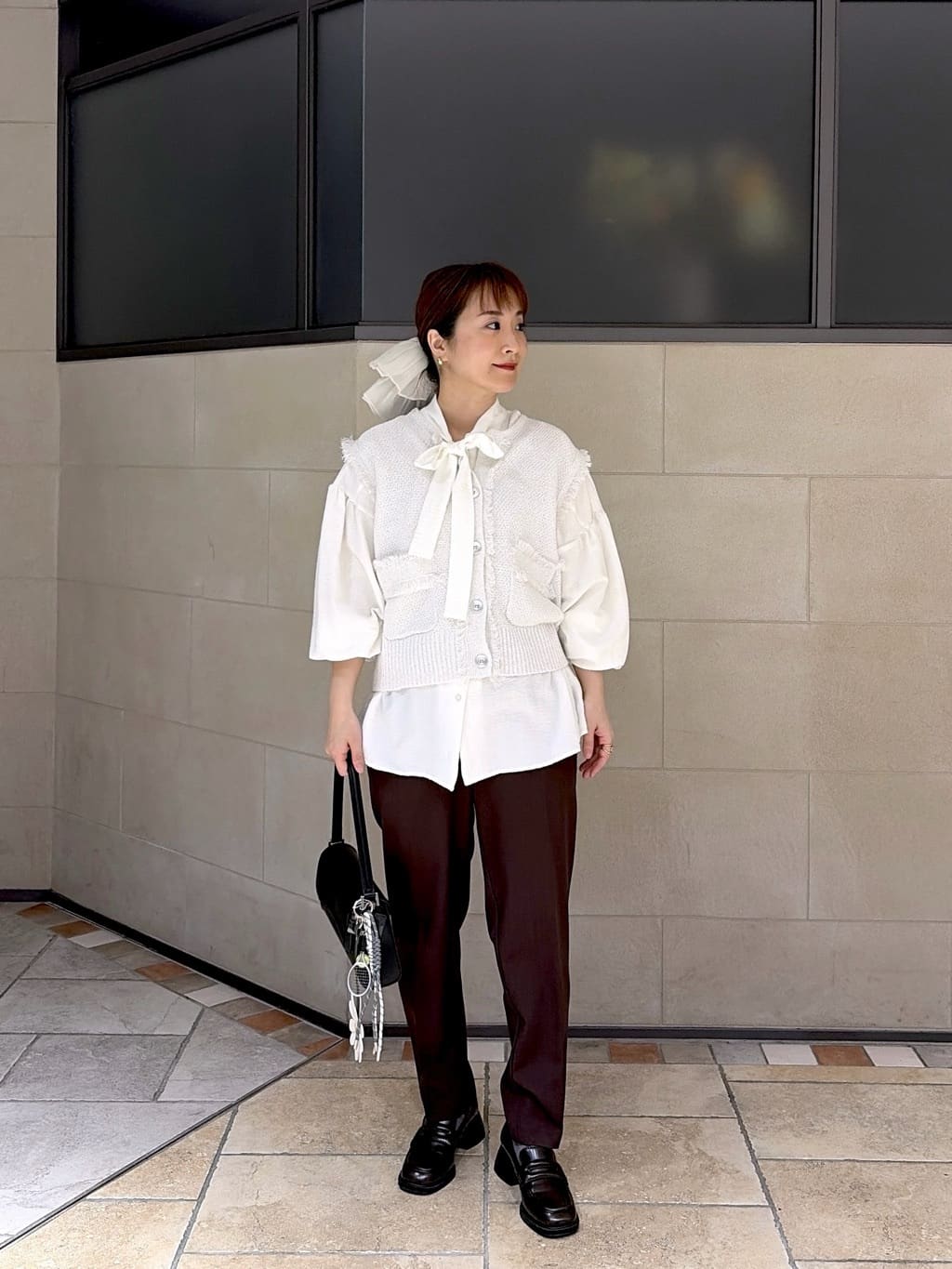 よねさんの「INDIVI｜Comfy SET UP｜イージーテーパードパンツ【セットアップ対応／通勤/カセット服】」を使ったコーディネート