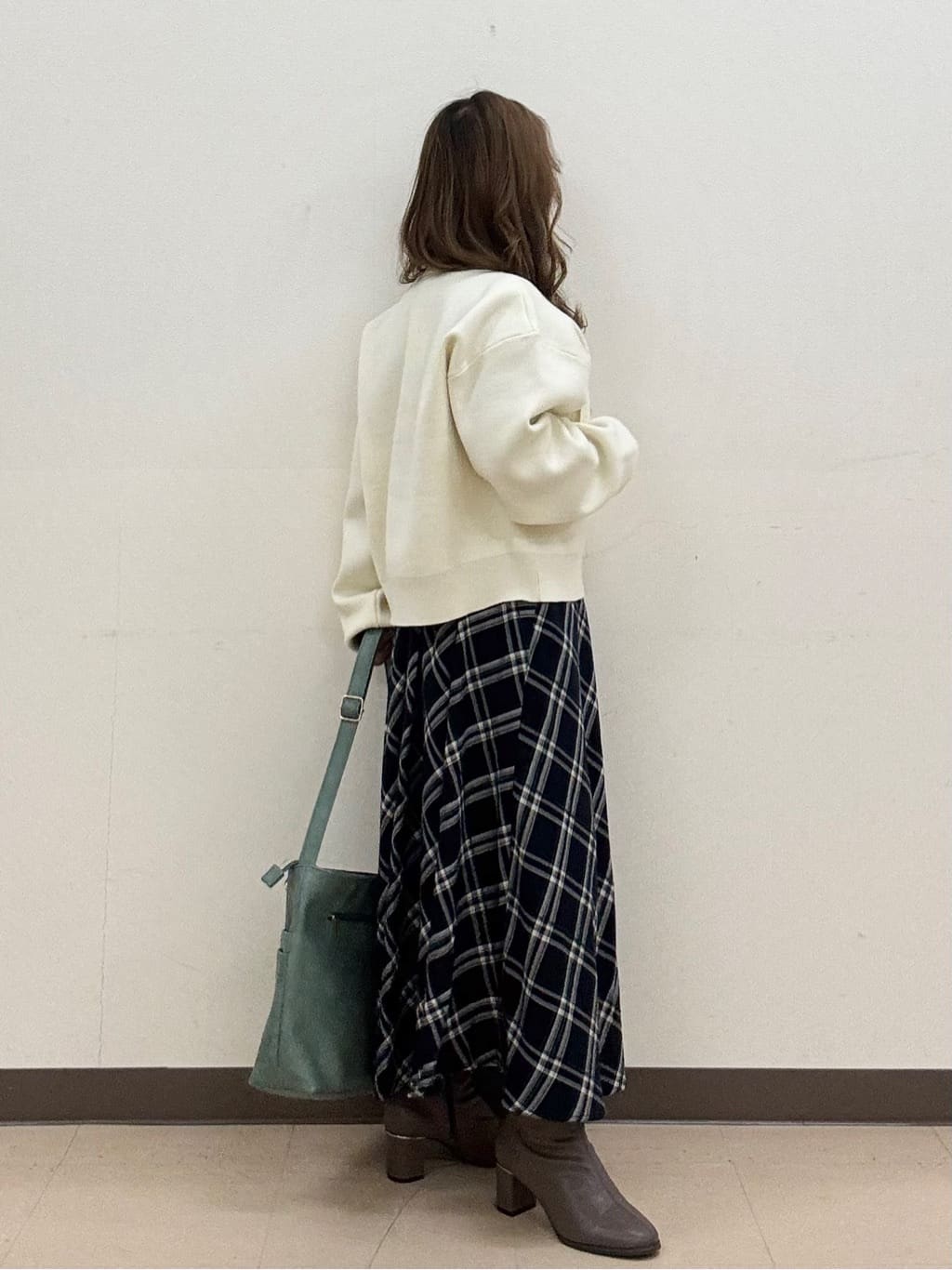 shioさんの「SHOO･LA･RUE｜【洗濯機可/S-LL】1枚でも羽織りでも 華やか上品カーデ」を使ったコーディネート
