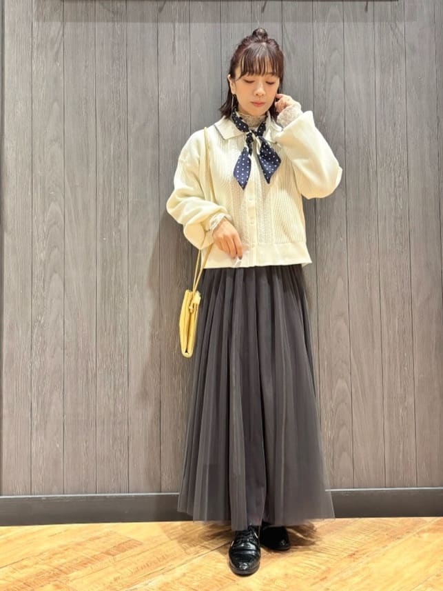 meiさんの「SHOO･LA･RUE｜プリントスカーフ（65&times;65cm）」を使ったコーディネート