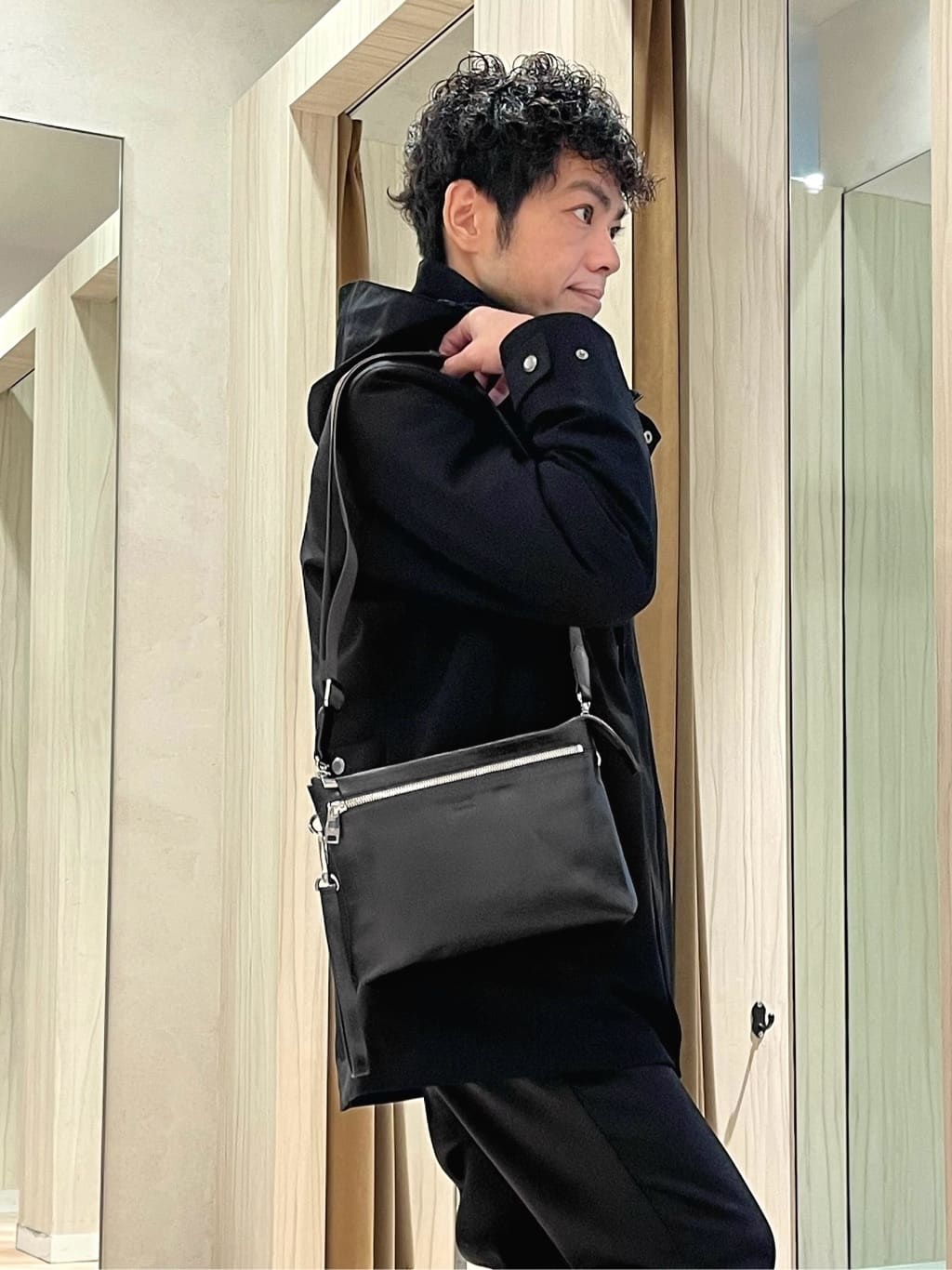 URAさんの「TAKEO KIKUCHI｜【Air Palette Knit】ワンポイント カラーニット プルオーバー」を使ったコーディネート