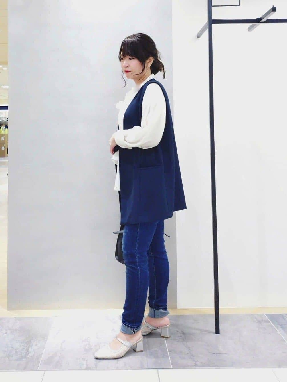 TOMOMIさんの「INDIVI｜【通年活躍！褒められデニム】スキニー デニムパンツ」を使ったコーディネート