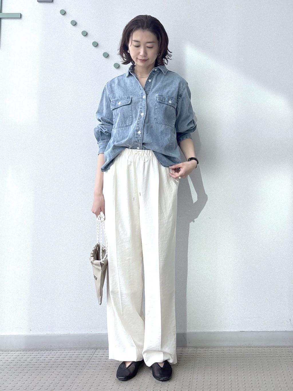 saitoさんの「DRESSTERIOR｜Americana（アメリカーナ）&times;TEMBEA PVCコーティング巾着」を使ったコーディネート