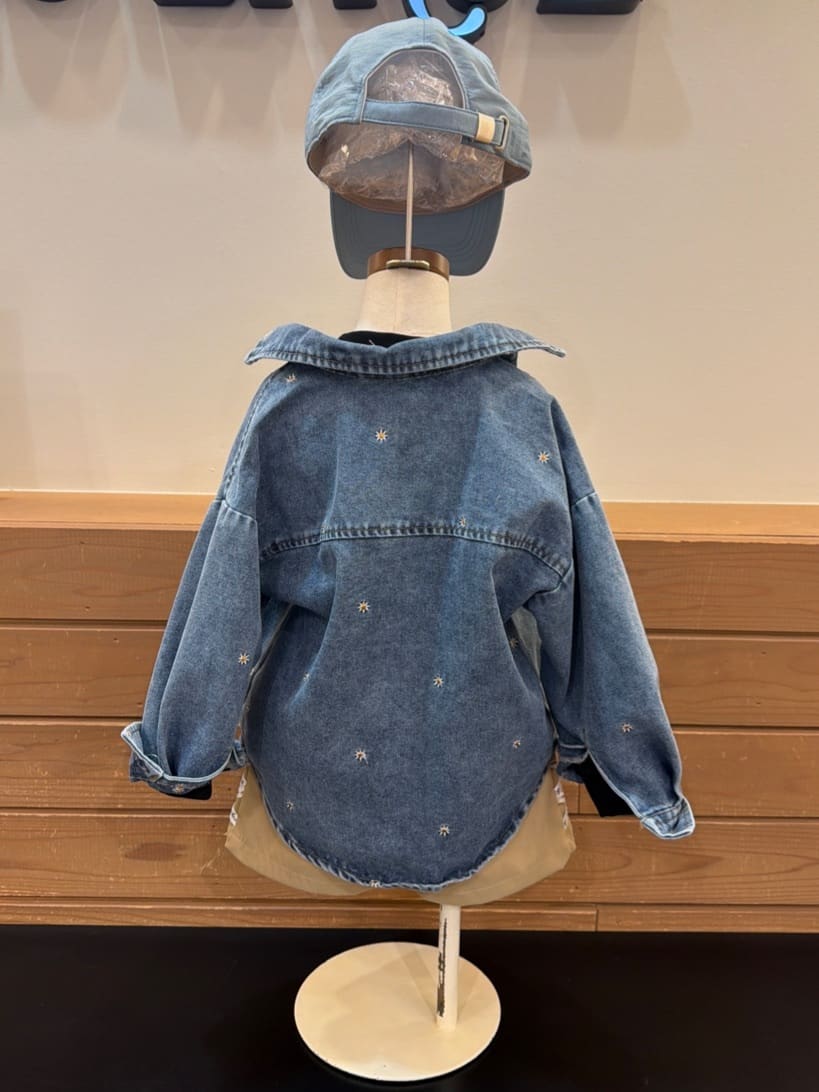 なかひとさんの「SHOO･LA･RUE｜【100-150cm】レースリボン刺繍ロンT」を使ったコーディネート