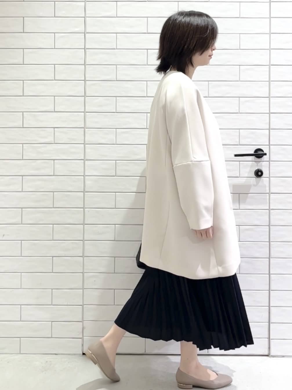 しおりさんの「OPAQUE.CLIP｜フォルムスリーブミドルコート【洗濯機OK】」を使ったコーディネート