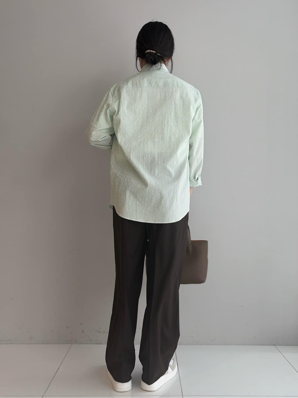 Akutagawaさんの「TAKEO KIKUCHI｜ロゴグラフィック プリントTシャツ」を使ったコーディネート
