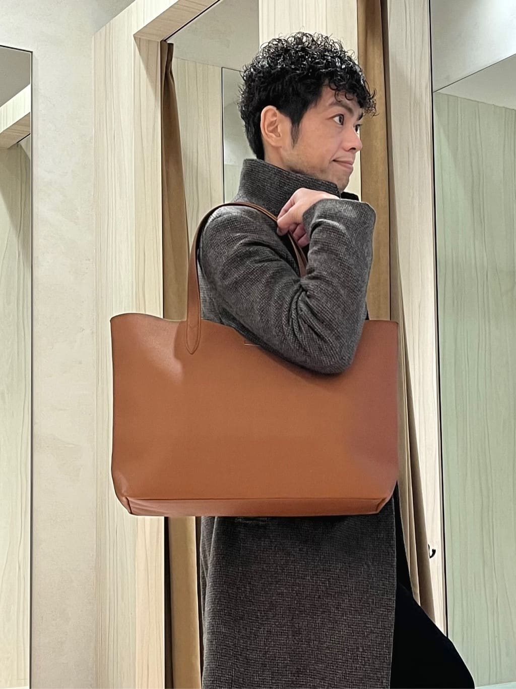 URAさんの「TAKEO KIKUCHI｜カシミヤブレンド ビーバー調ピンヘッドスタンドカラーコート」を使ったコーディネート