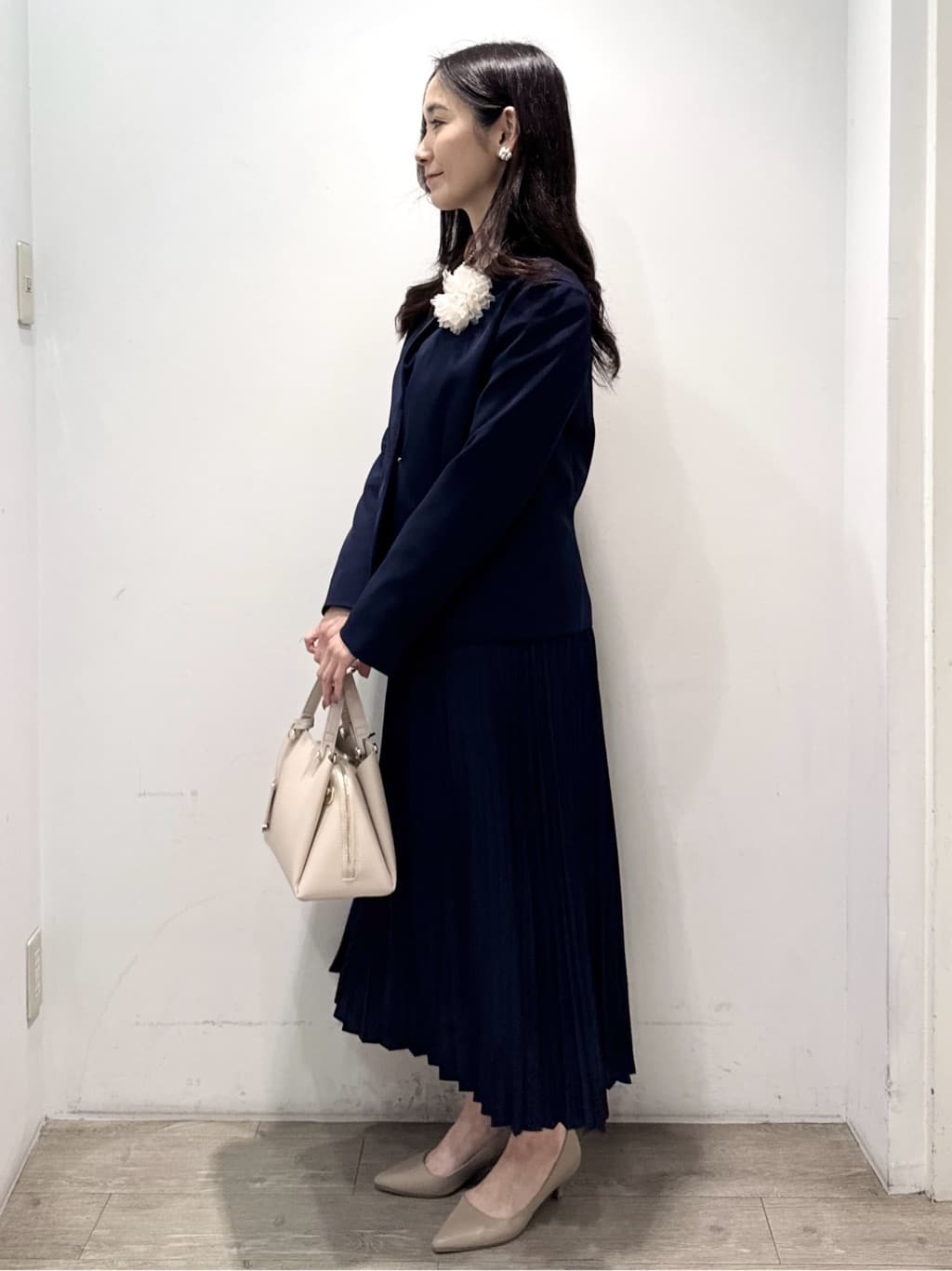 yuicciさんの「OPAQUE.CLIP｜《通勤／セットアップ対応》 パイピングVネックジャケット【洗濯機OK】」を使ったコーディネート