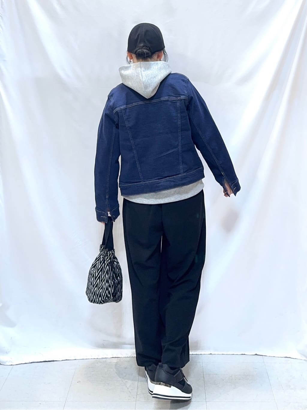 𝐇𝐢𝐫𝐨𝐦𝐢さんの「SHOO･LA･RUE｜【SHOO・LA・RUE DENIM/S-LL/高レビュー】大人のための ノーカラーデニムジャケット」を使ったコーディネート