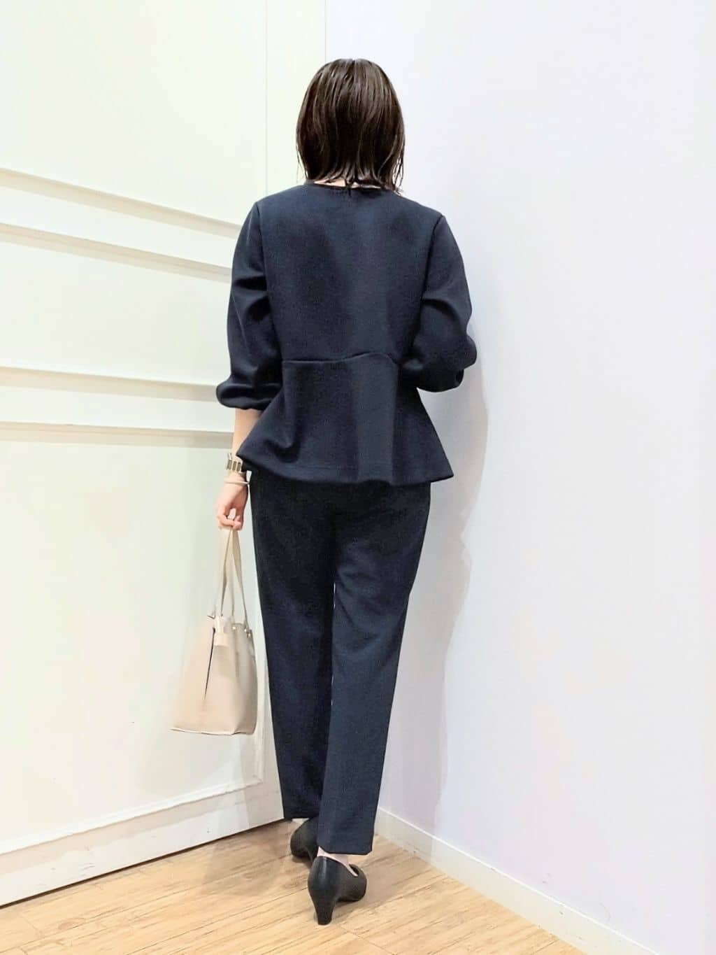 miomioさんの「SHOO･LA･RUE｜【洗濯機可/セットアップ可/S-3L】きちんと楽に。カットジョーゼット テーパードパンツ」を使ったコーディネート