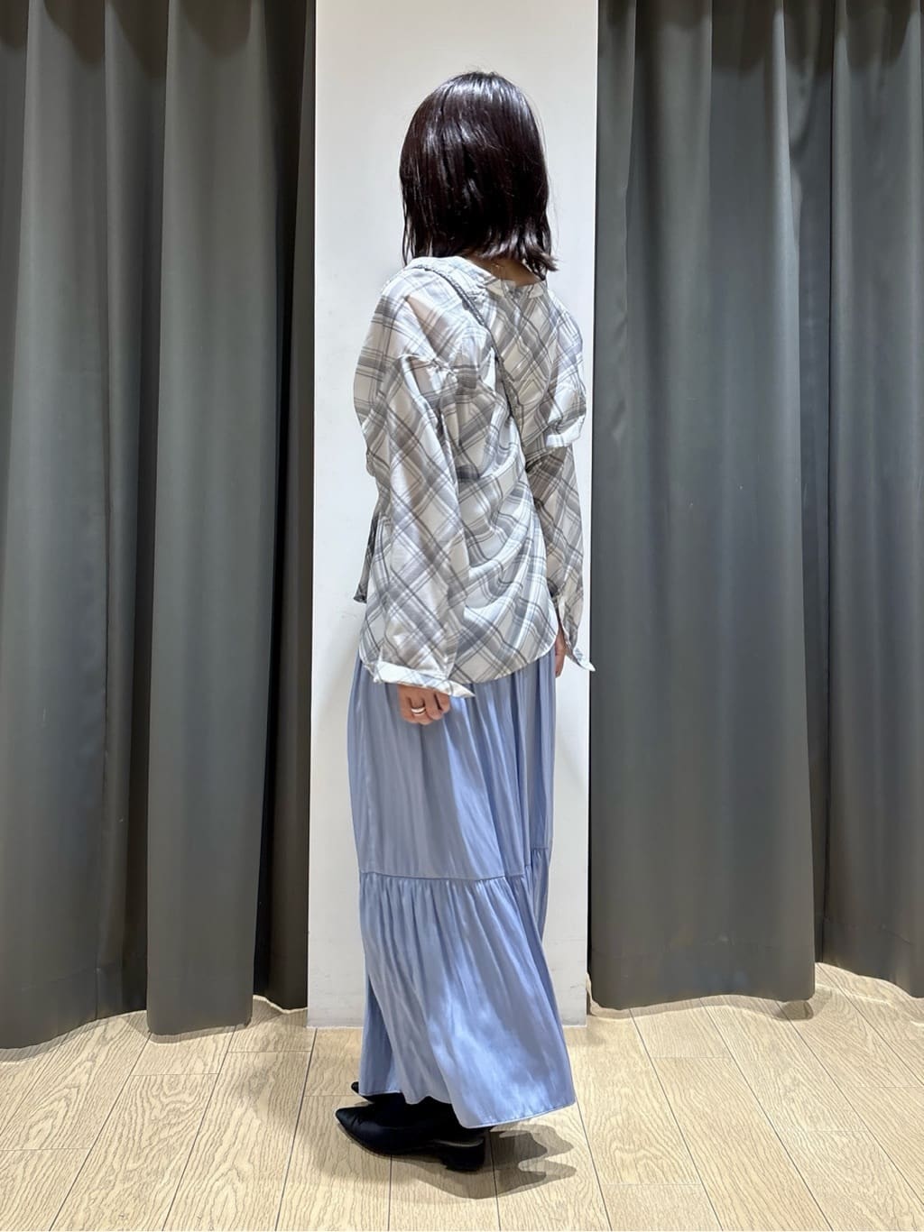 Yoshimiさんの「INDIVI｜【2WAY／シアー】バイアスチェック柄＆無地 カシュクールシャツ」を使ったコーディネート