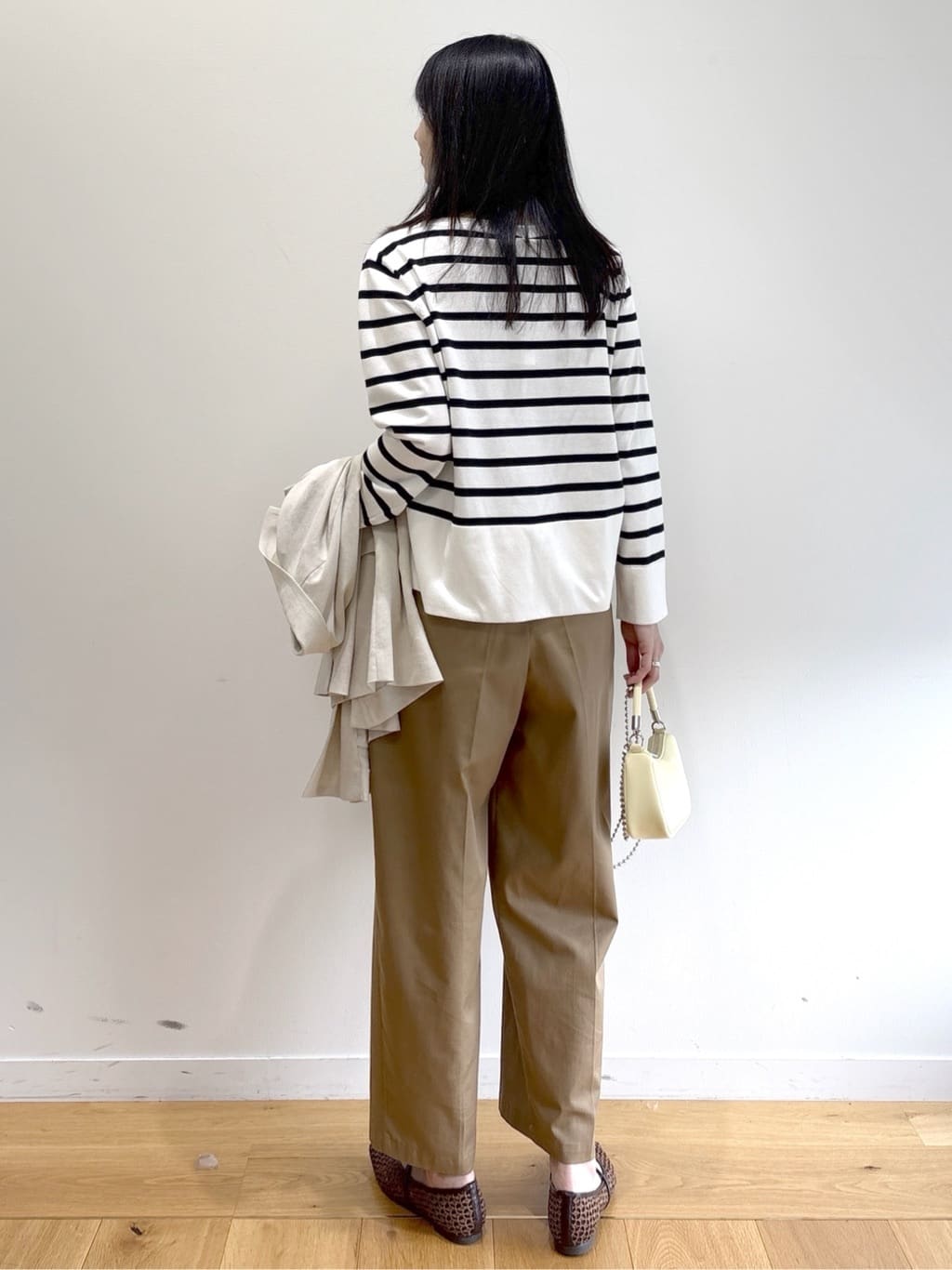 sachikoさんの「OPAQUE.CLIP｜バレルレッグチノパンツ【洗濯機OK】」を使ったコーディネート