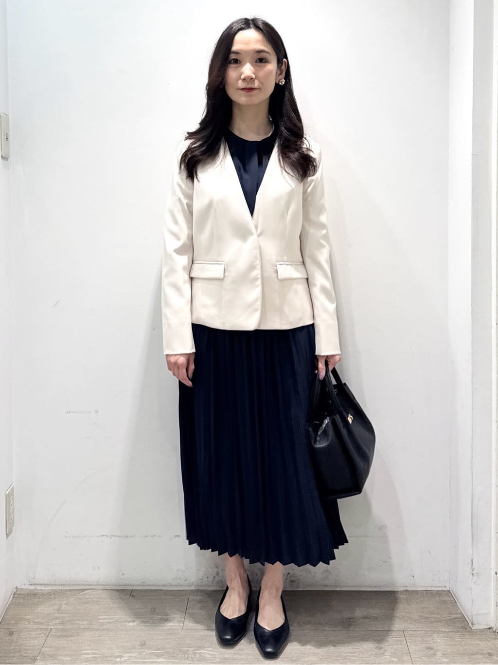 yuicciさんの「OPAQUE.CLIP｜《通勤／セットアップ対応》 パイピングVネックジャケット【洗濯機OK】」を使ったコーディネート