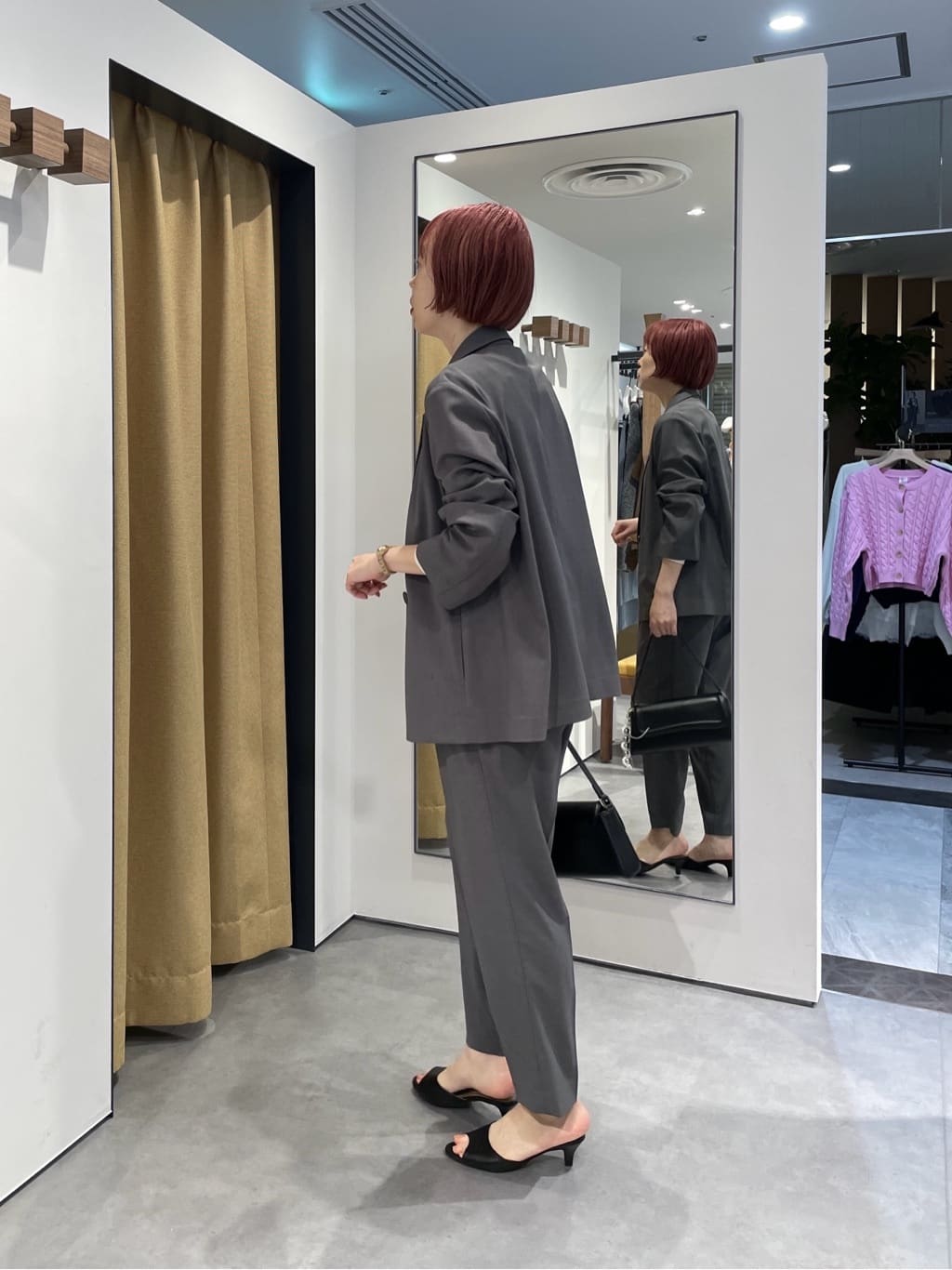 mikuさんの「INDIVI｜Comfy SET UP｜イージーテーパードパンツ【セットアップ対応／通勤／カセット服／接触冷感／U」を使ったコーディネート