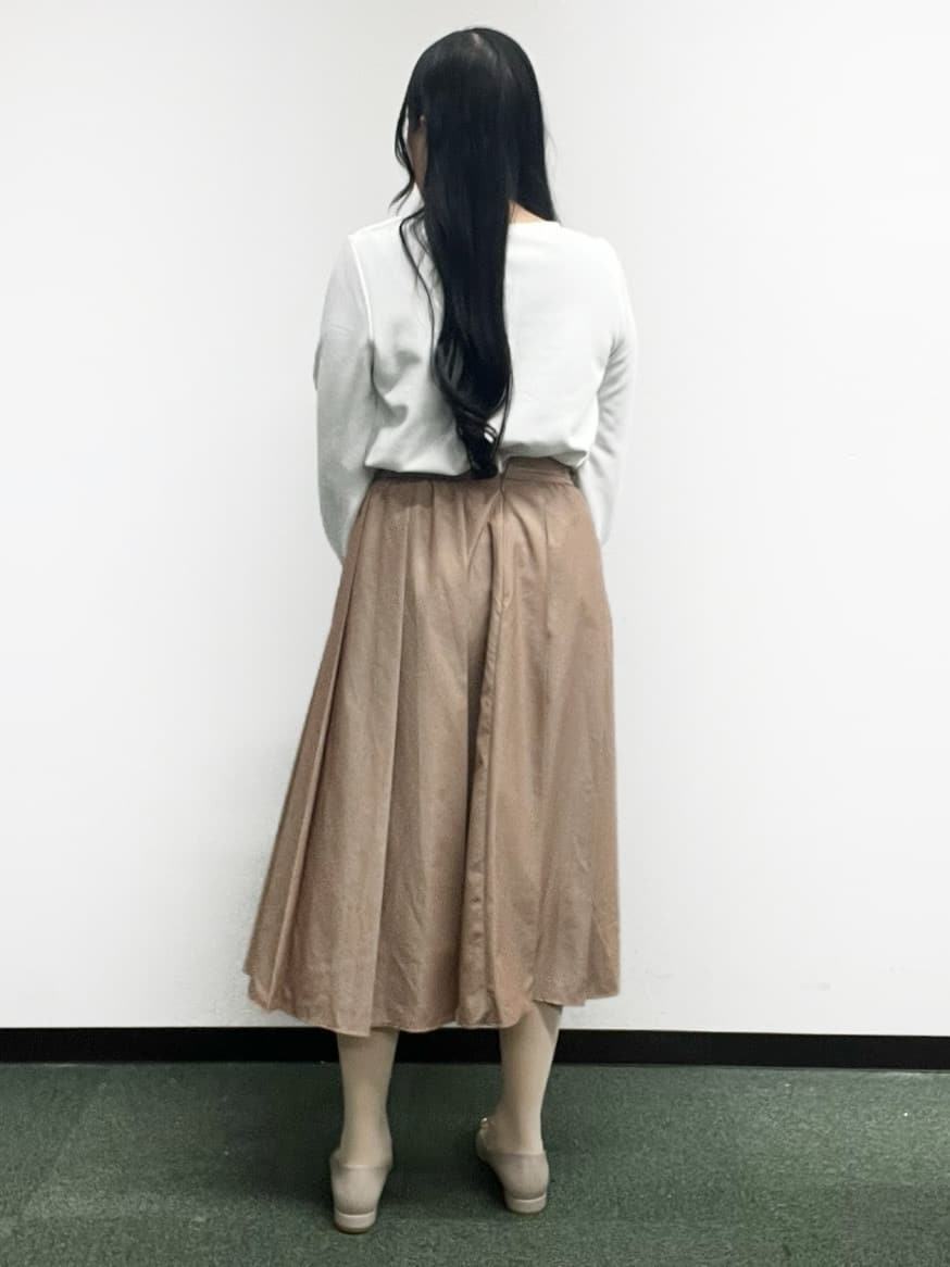 Hitomiさんの「index｜肩ボタンボートネックトップス【洗濯機OK】」を使ったコーディネート