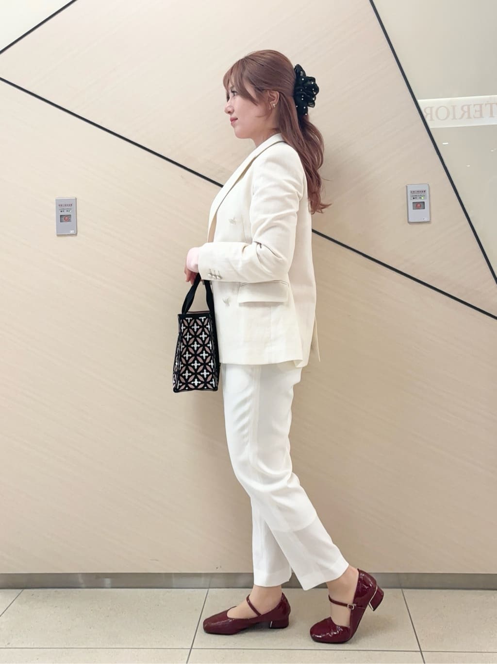 Rinaさんの「DRESSTERIOR｜オーバーラップサークル スモールニットトートバッグ」を使ったコーディネート