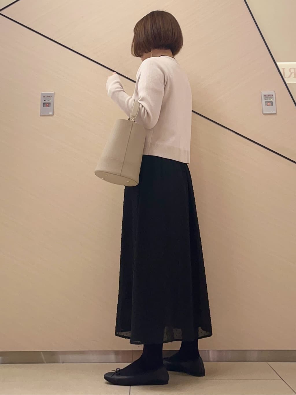 yahataさんの「DRESSTERIOR｜◆ウォッシャブルコットンカシミヤカーディガン」を使ったコーディネート