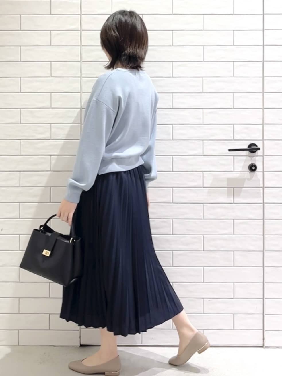 しおりさんの「OPAQUE.CLIP｜裾レースドッキングニット」を使ったコーディネート