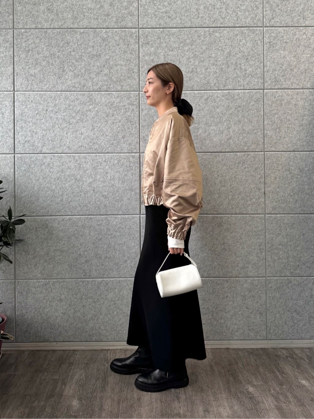 uchi__yamaさんの「CODE A｜satin bomber jacket」を使ったコーディネート