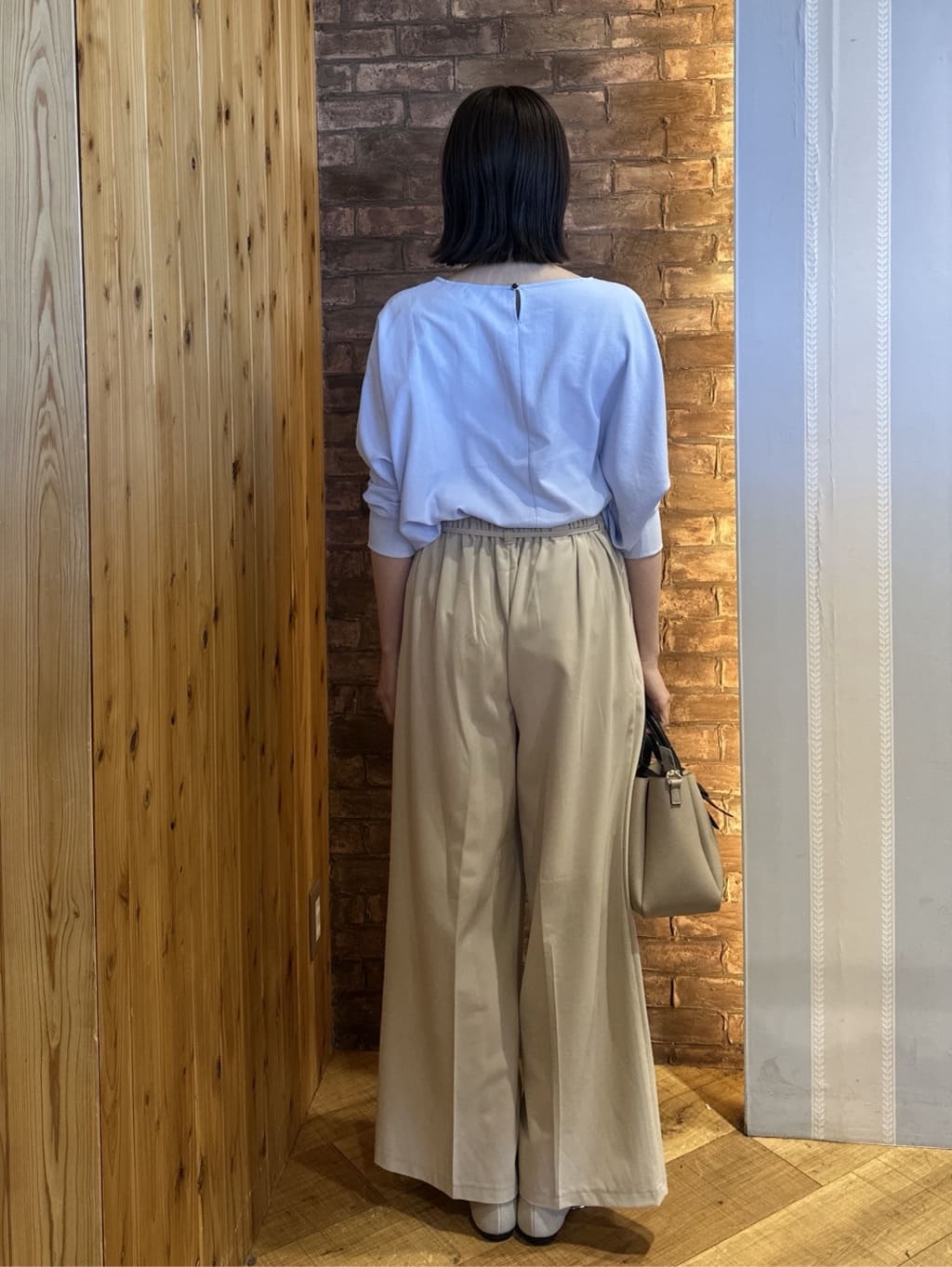 chiiさんの「SHOO･LA･RUE｜【着丈選べる/体型カバー/洗濯機可】さらさらとろん ドルマンブラウス」を使ったコーディネート
