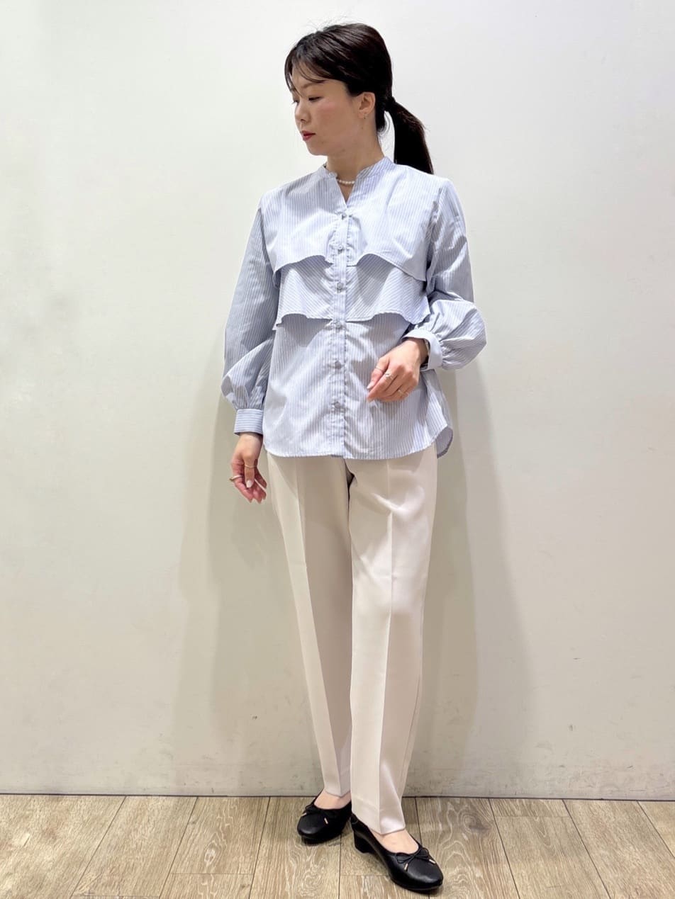 mameさんの「index｜フリルキーネックシャツ【洗濯機OK／イージーアイロン／防シワ】《XS～LL／7col》」を使ったコーディネート