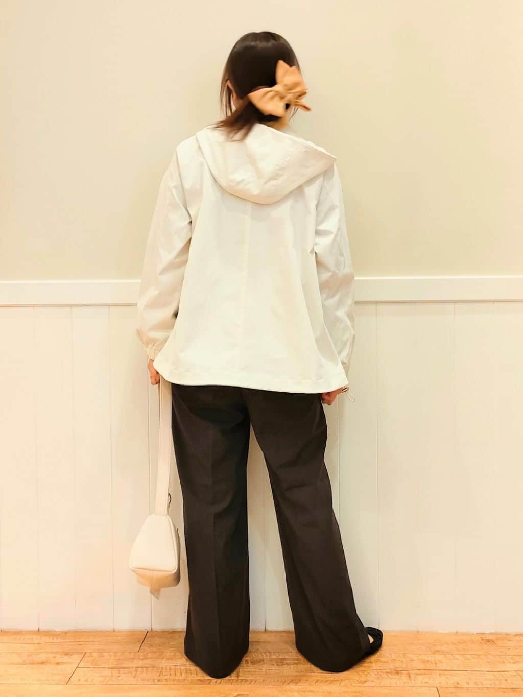 NMさんの「SHOO･LA･RUE｜【高レビュー/洗濯機可/S-LL】さらに軽くなった スポンディッシュ裾フェイクトップス」を使ったコーディネート
