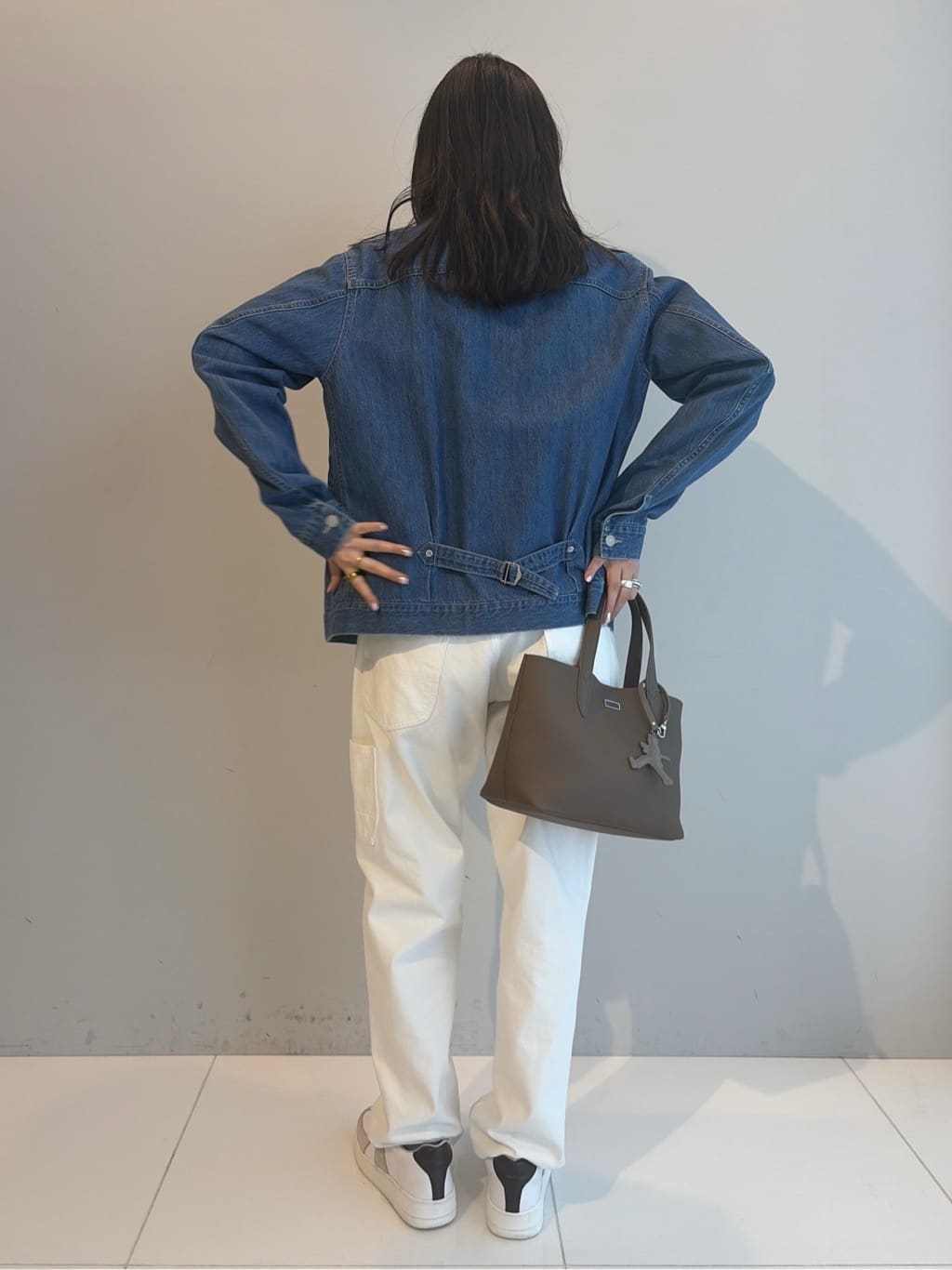 Akutagawaさんの「TAKEO KIKUCHI｜ワンストローク刺繍 半袖 Tシャツ」を使ったコーディネート