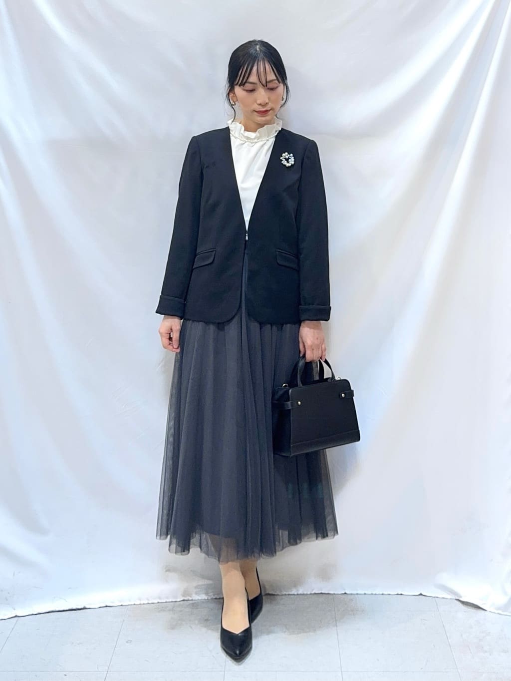 𝐇𝐢𝐫𝐨𝐦𝐢さんの「SHOO･LA･RUE｜【洗濯機可/セットアップ可/S-3L】きちんと楽に。カットジョーゼットノーカラージャケット」を使ったコーディネート