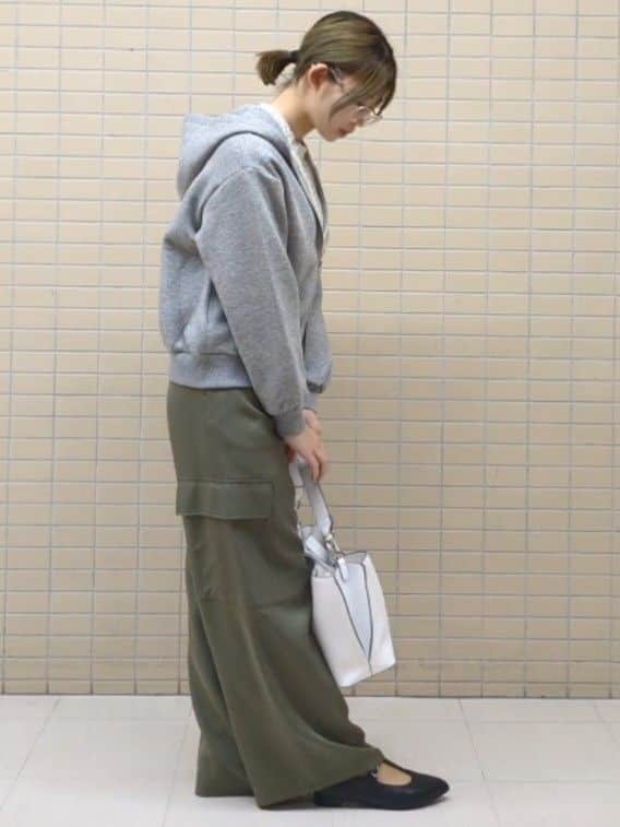 ひまりさんの「Reflect｜ストレートワイドカーゴパンツ」を使ったコーディネート