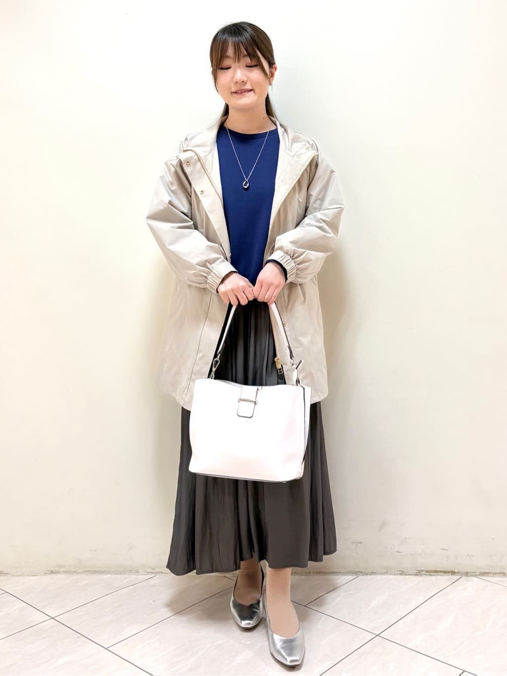 mikiさんの「Reflect｜【撥水】ストレッチタフタミドル丈スタンドカラーコート」を使ったコーディネート