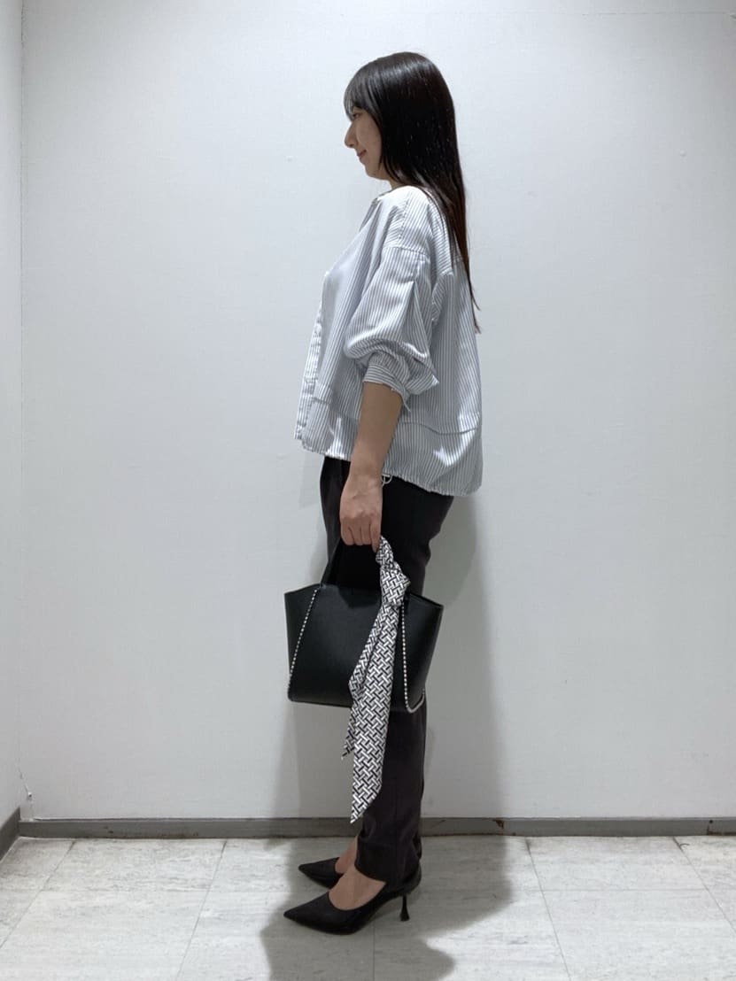 meiさんの「INDIVI｜【接触冷感／洗える／2WAY】ドロスト付 シアーシャンブレーシャツ」を使ったコーディネート