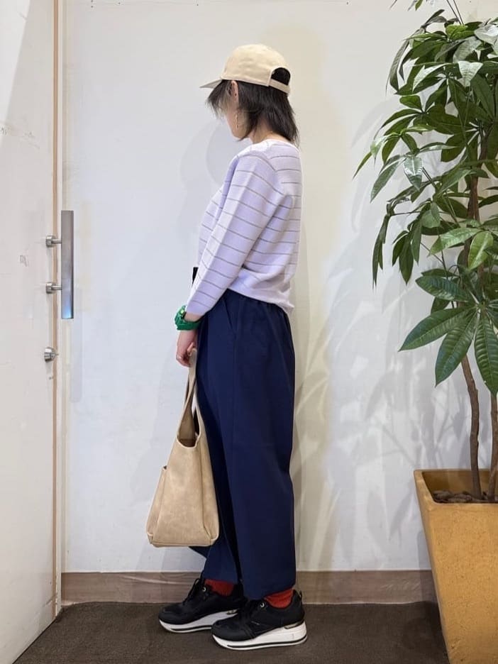 misakiさんの「SHOO･LA･RUE｜【高レビュー/洗濯機可/S-LL】さらっと着られる 8分袖Ⅴネックニット」を使ったコーディネート
