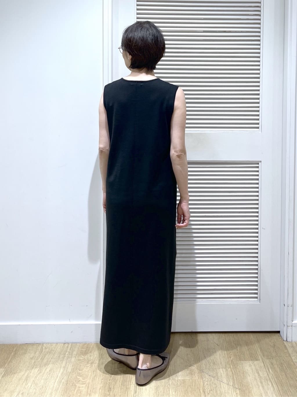 Miyazakiさんの「Dessin｜【2点セット・洗える】ニットカーディガン&times;ノースリーブワンピース」を使ったコーディネート