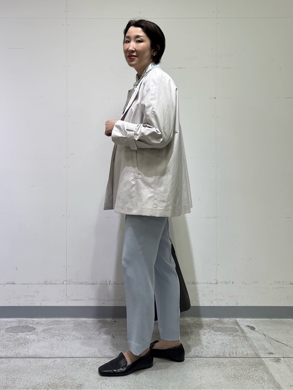 yuriさんの「INDIVI｜【洗える／多機能／SETUP可】着る日傘ダブルジャケット」を使ったコーディネート