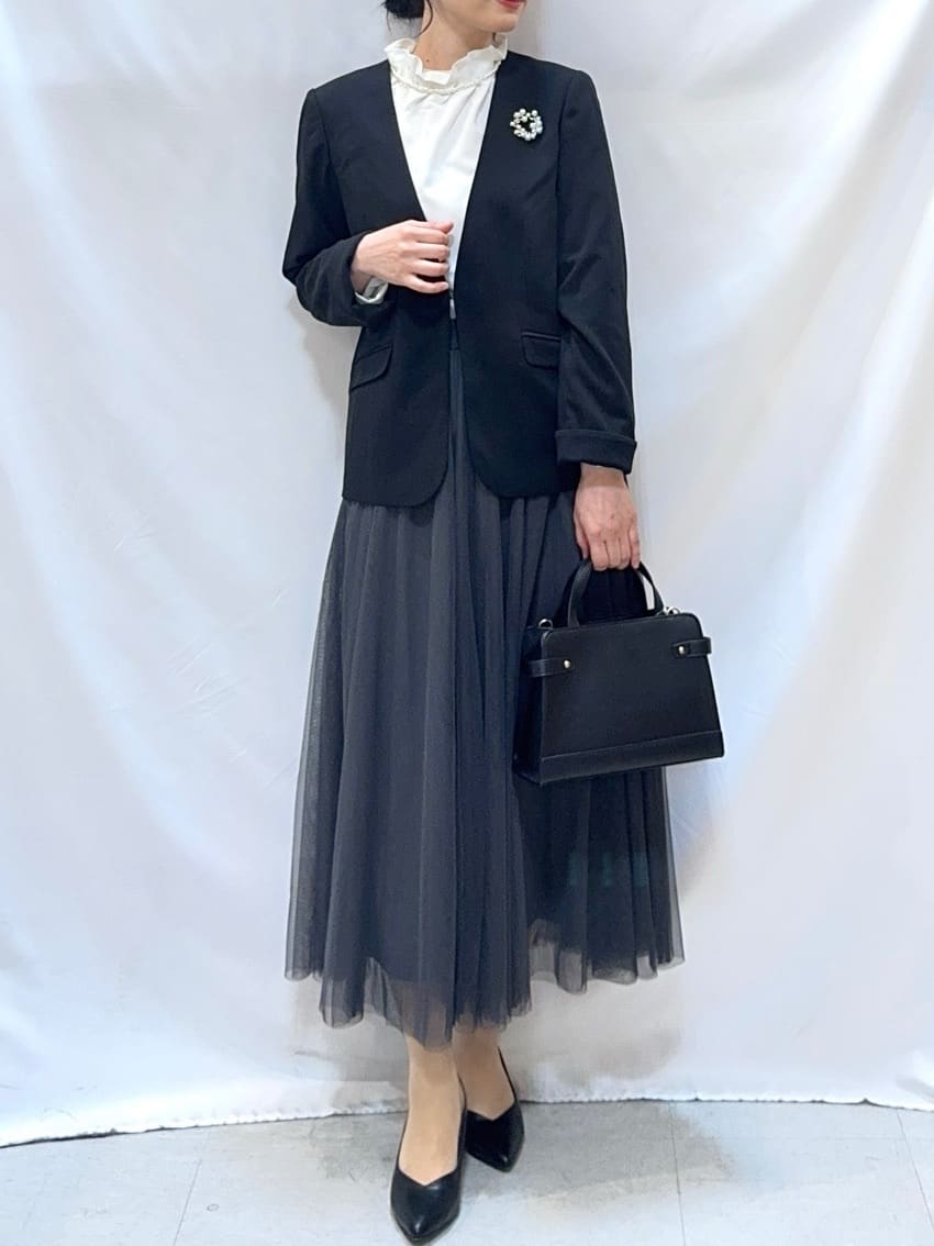 𝐇𝐢𝐫𝐨𝐦𝐢さんの「SHOO･LA･RUE｜【洗濯機可/セットアップ可/S-3L】きちんと楽に。カットジョーゼットノーカラージャケット」を使ったコーディネート