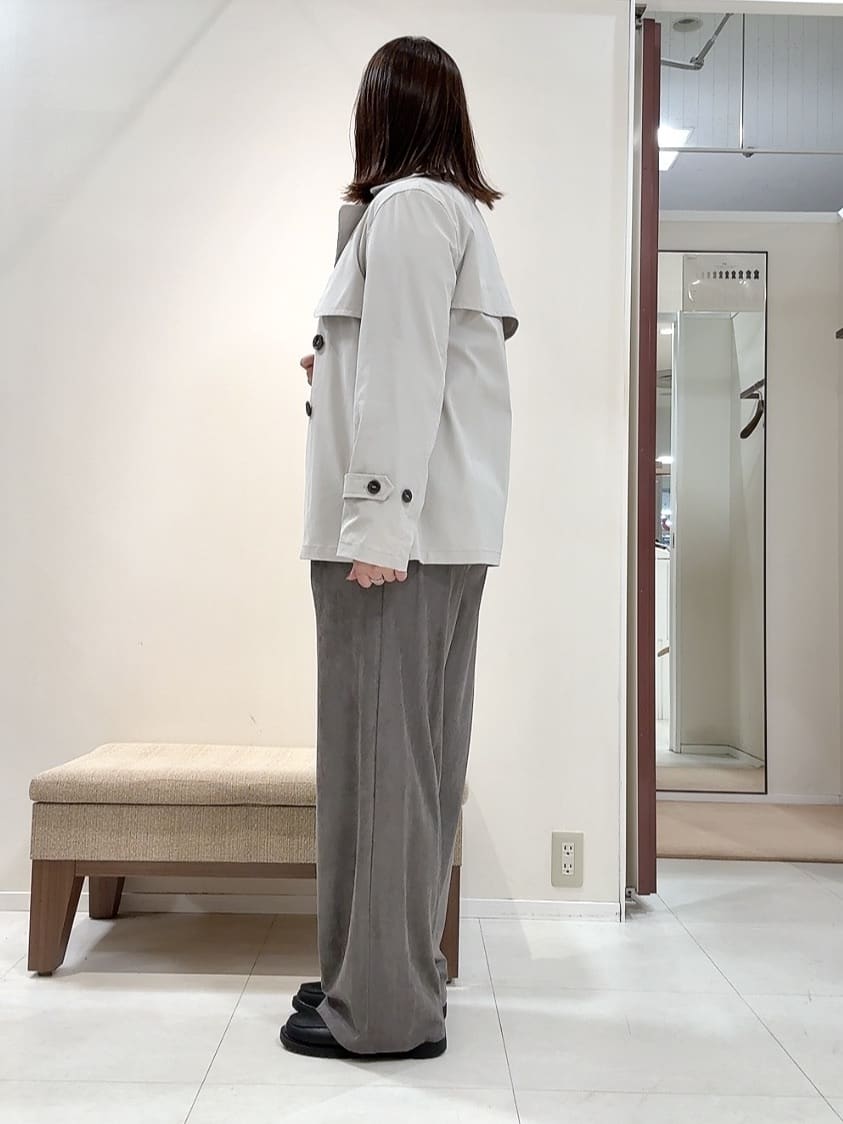 YUIさんの「UNTITLED｜【定番人気/はっ水/洗える】タスランショートトレンチコート」を使ったコーディネート