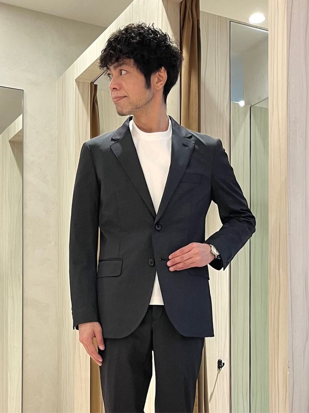 URAさんの「TAKEO KIKUCHI｜【360&deg;ストレッチ／軽量】None Of Stress ライト ジャケット（セットアップ対応）」を使ったコーディネート