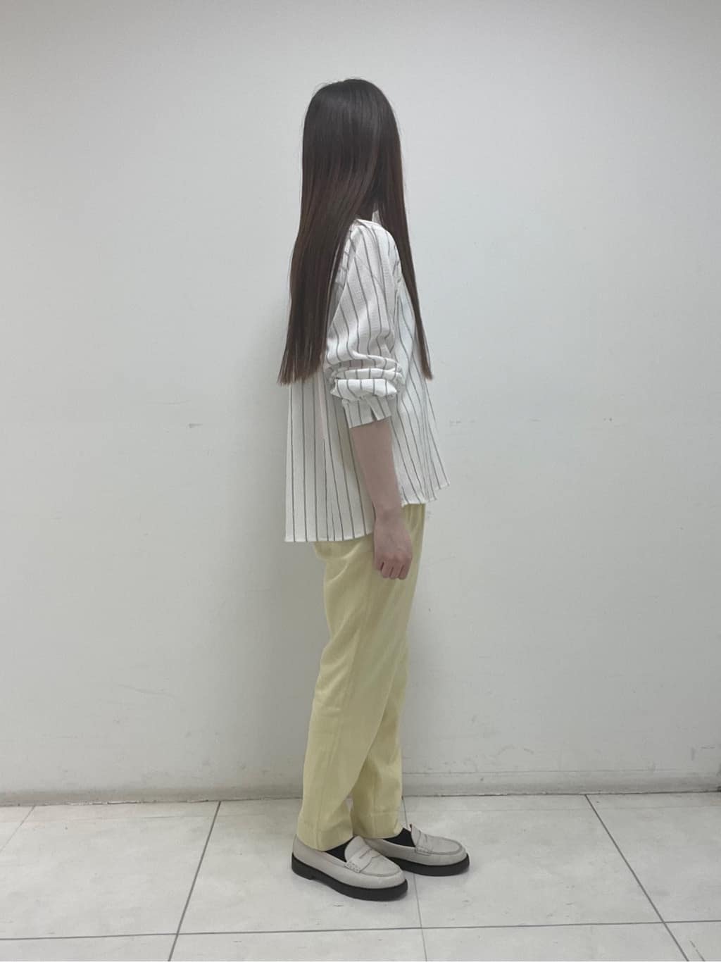mさんの「INDIVI｜【撥水/軽量】ミドル丈 ミニマルトレンチコート」を使ったコーディネート