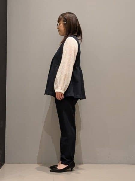 yukaさんの「THE SHOP TK｜【通勤・きちんと見えに】ダブルクロス ペプラムジレ/セットアップ可」を使ったコーディネート
