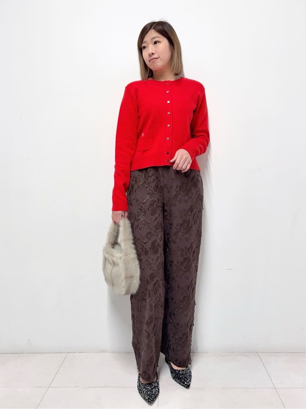 Nishijimaさんの「DRESSTERIOR｜【ウォッシャブル/ウエストゴム】コットンエンブロイダリー イージーパンツ」を使ったコーディネート
