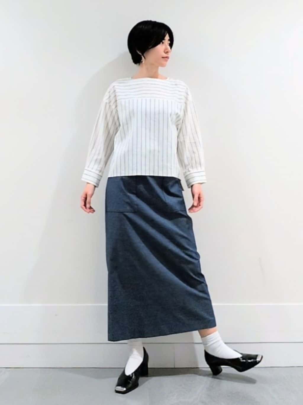 ミズタさんの「UNTITLED｜【定番人気/はっ水/洗える】タスランショートトレンチコート」を使ったコーディネート