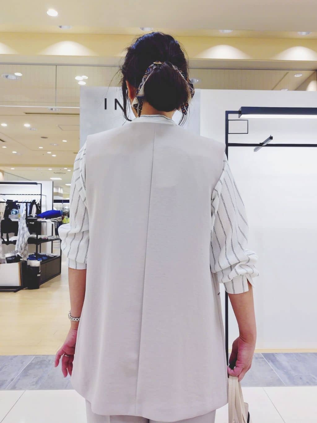 TOMOMIさんの「INDIVI｜【洗える／着心地楽ちん】ブラウス風ストライプカットソートップス」を使ったコーディネート