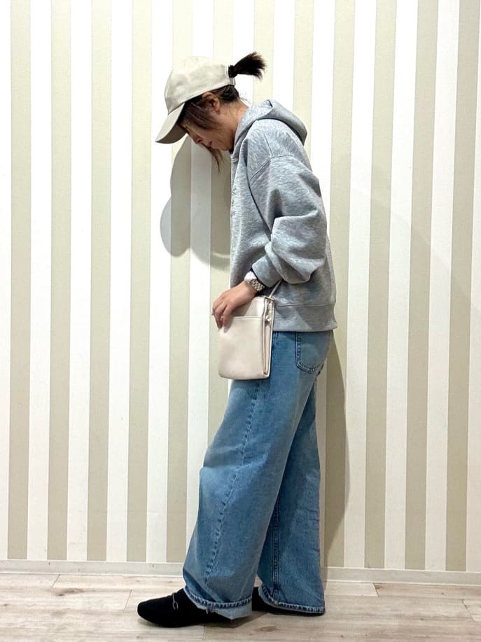 pieceさんの「SHOO･LA･RUE｜【SHOO・LA・RUE DENIM/高レビュー】ゆるっと決まる こなれカーブデニムパンツ」を使ったコーディネート