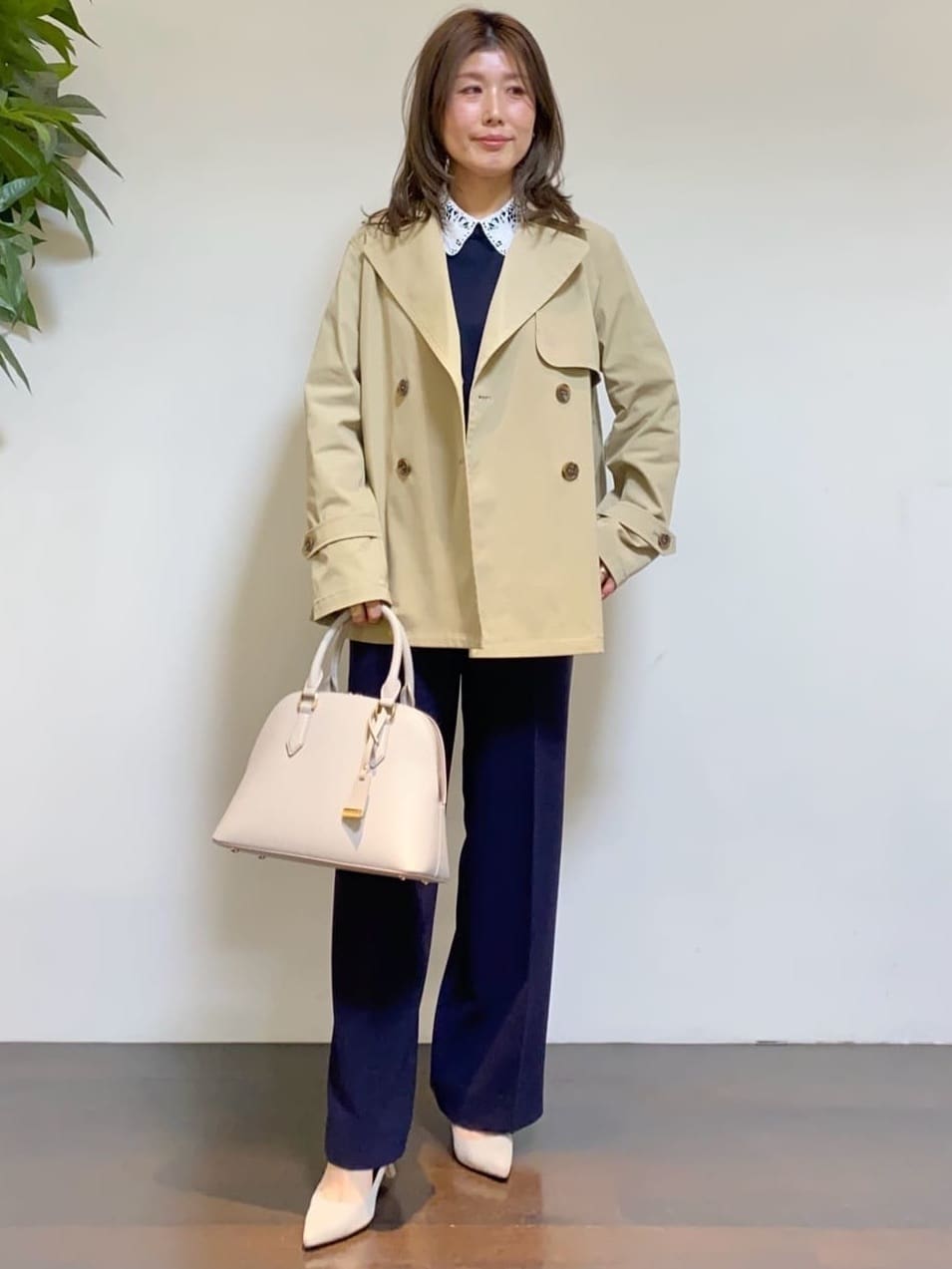 tomoさんの「UNTITLED｜【定番人気/はっ水/洗える】タスランショートトレンチコート」を使ったコーディネート