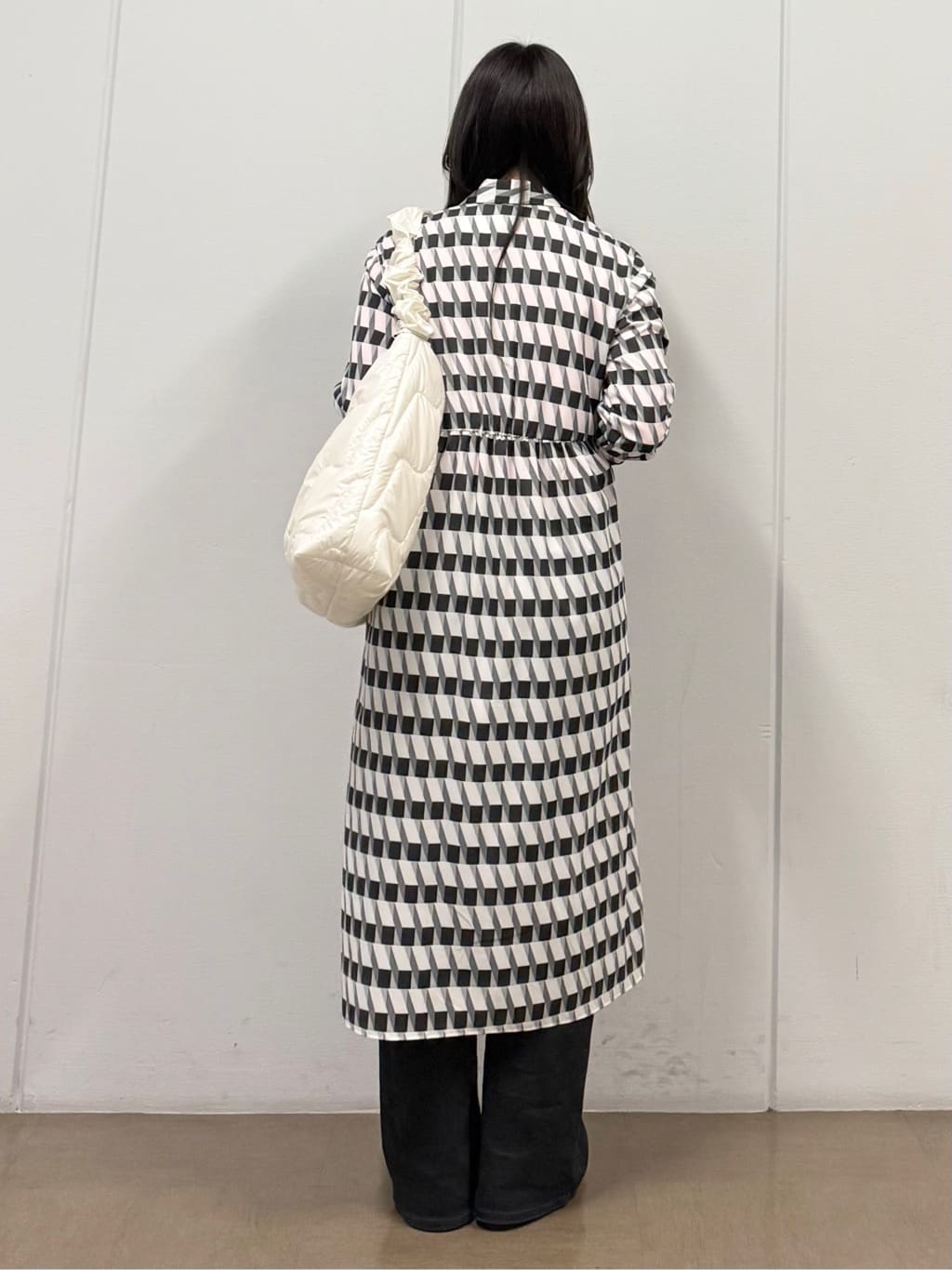 mizukiさんの「INDIVI｜【洗える／2WAY】ベルト付き ジオメトリック柄 シャツワンピース」を使ったコーディネート