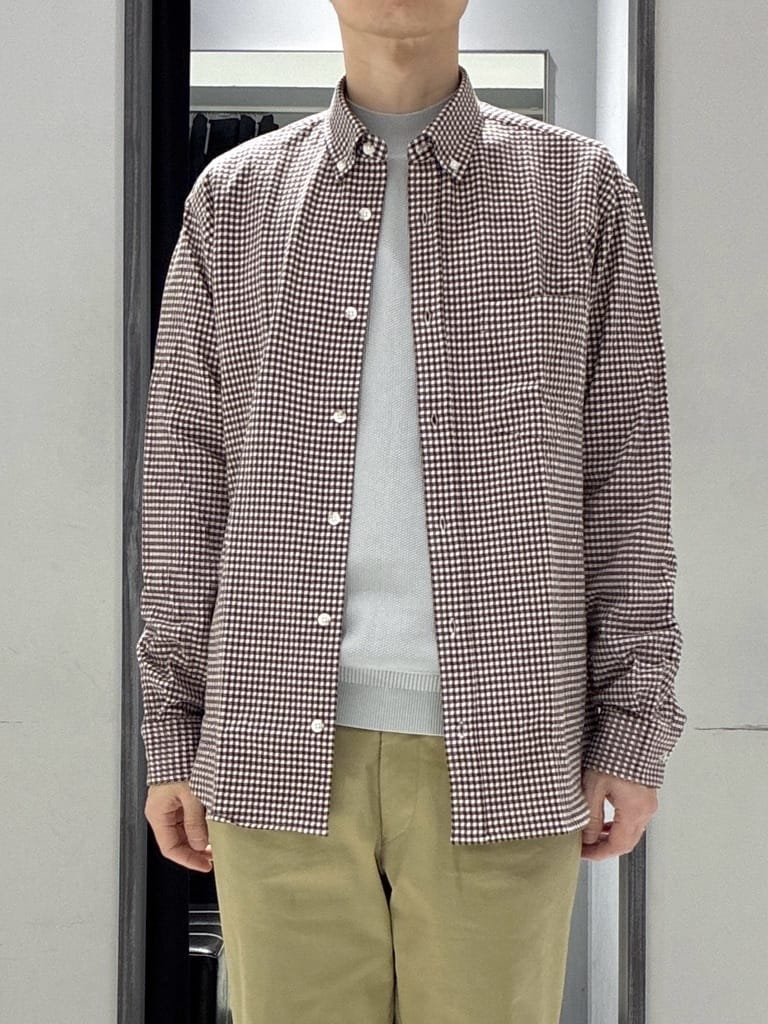 わいずみさんの「TAKEO KIKUCHI｜【抗菌防臭/シーズンレス】シアサッカーギンガムチェック ストレッチシャツ」を使ったコーディネート