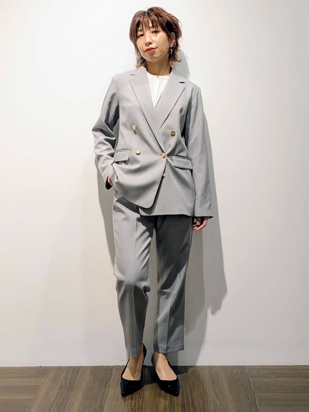 4410さんの「THE SHOP TK｜【通勤にもデイリーにも】CAVIAN 金ボタンダブルブレストジャケット」を使ったコーディネート