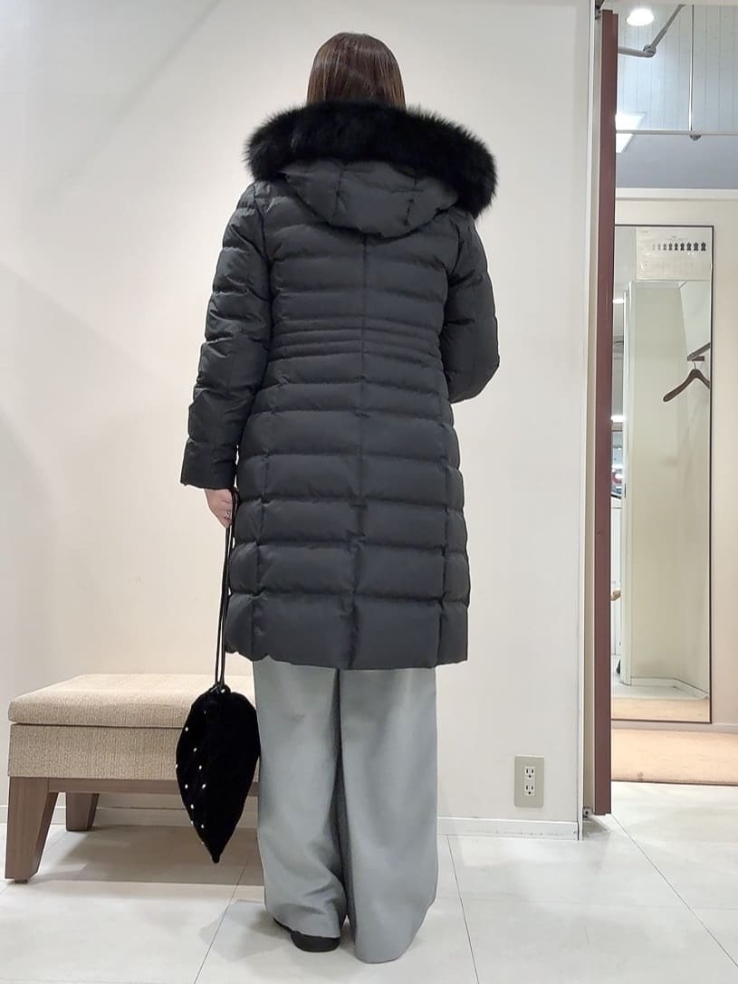 YUIさんの「UNTITLED｜【はっ水機能/フード取り外し可/防寒】ロングダウンコート」を使ったコーディネート